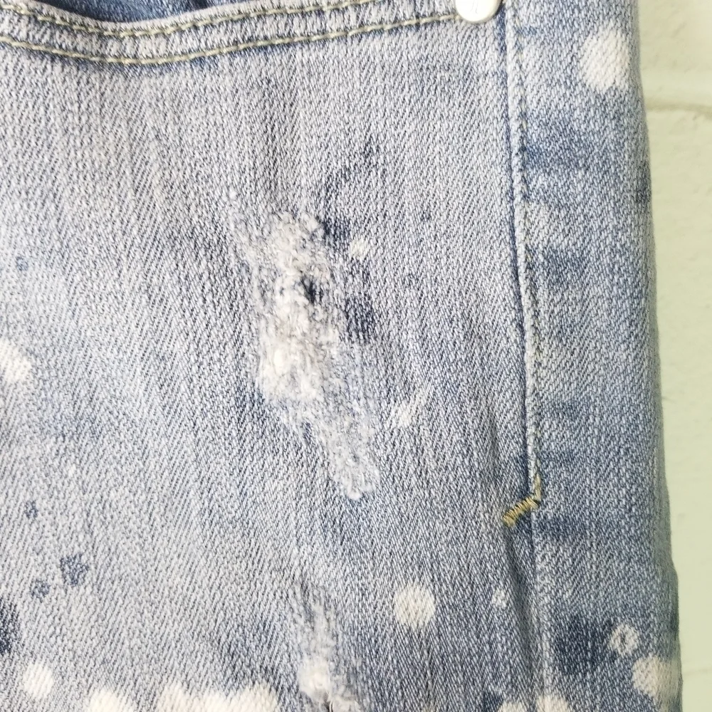 Pilcro anthropologie light wash bleacb splatter jean shorts - Picture 7 of 13